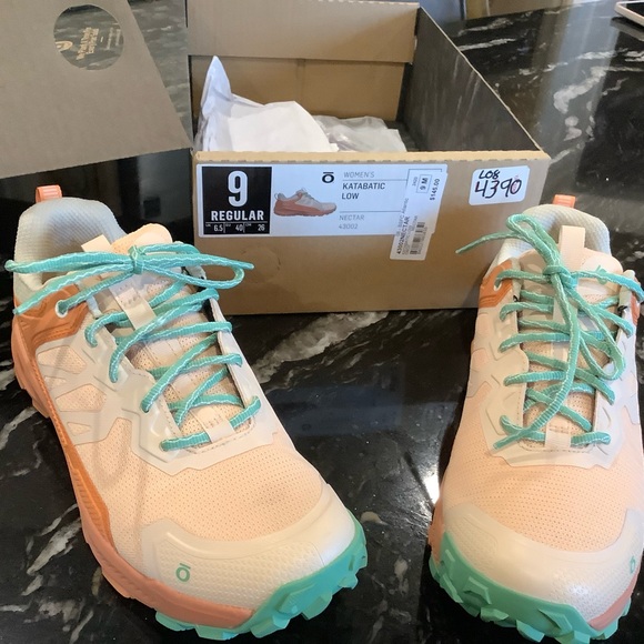 Oboz Women’s Katabatic Low Hiking | Nectar - Picture 3 of 8